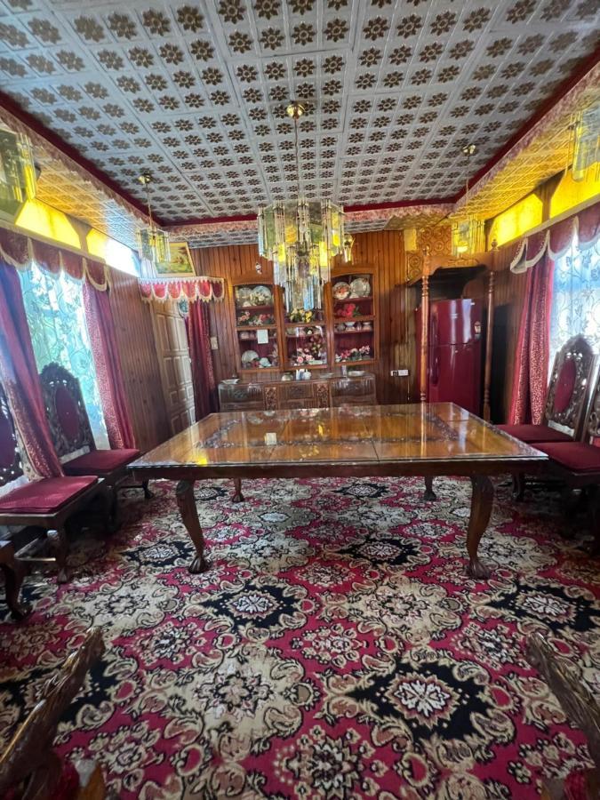 Aristotle Group Of Houseboats & Transportation Hotel Srinagar  Bagian luar foto
