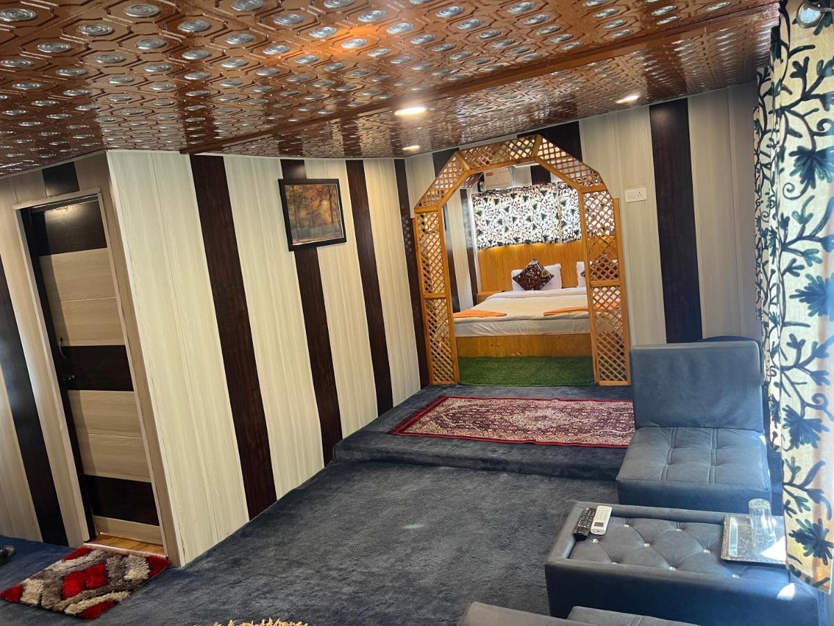 Aristotle Group Of Houseboats & Transportation Hotel Srinagar  Bagian luar foto