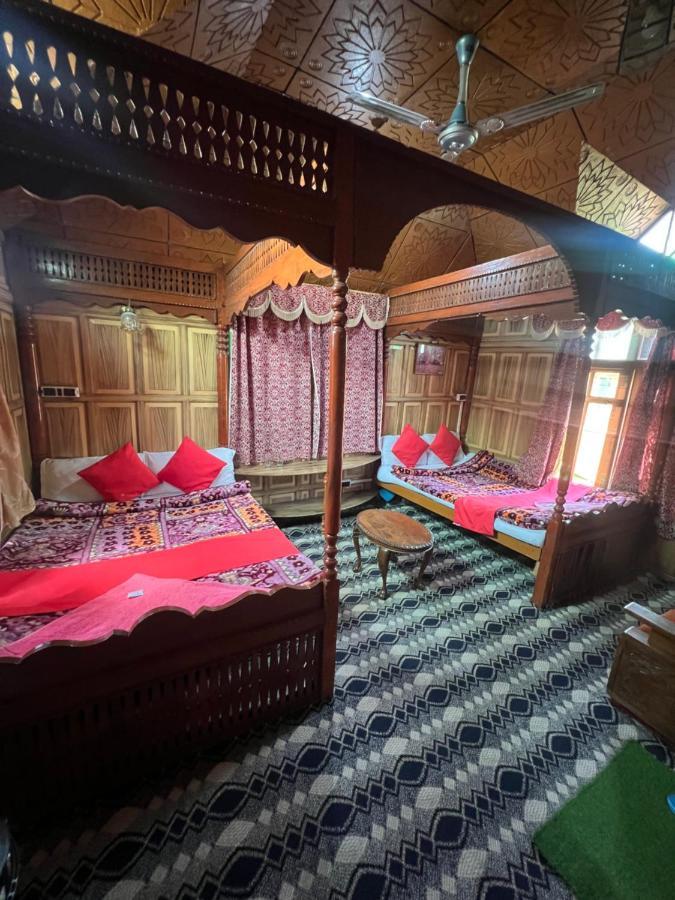 Aristotle Group Of Houseboats & Transportation Hotel Srinagar  Bagian luar foto