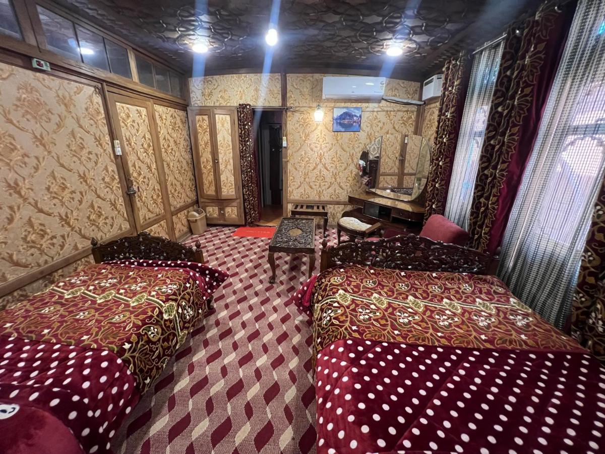 Aristotle Group Of Houseboats & Transportation Hotel Srinagar  Bagian luar foto