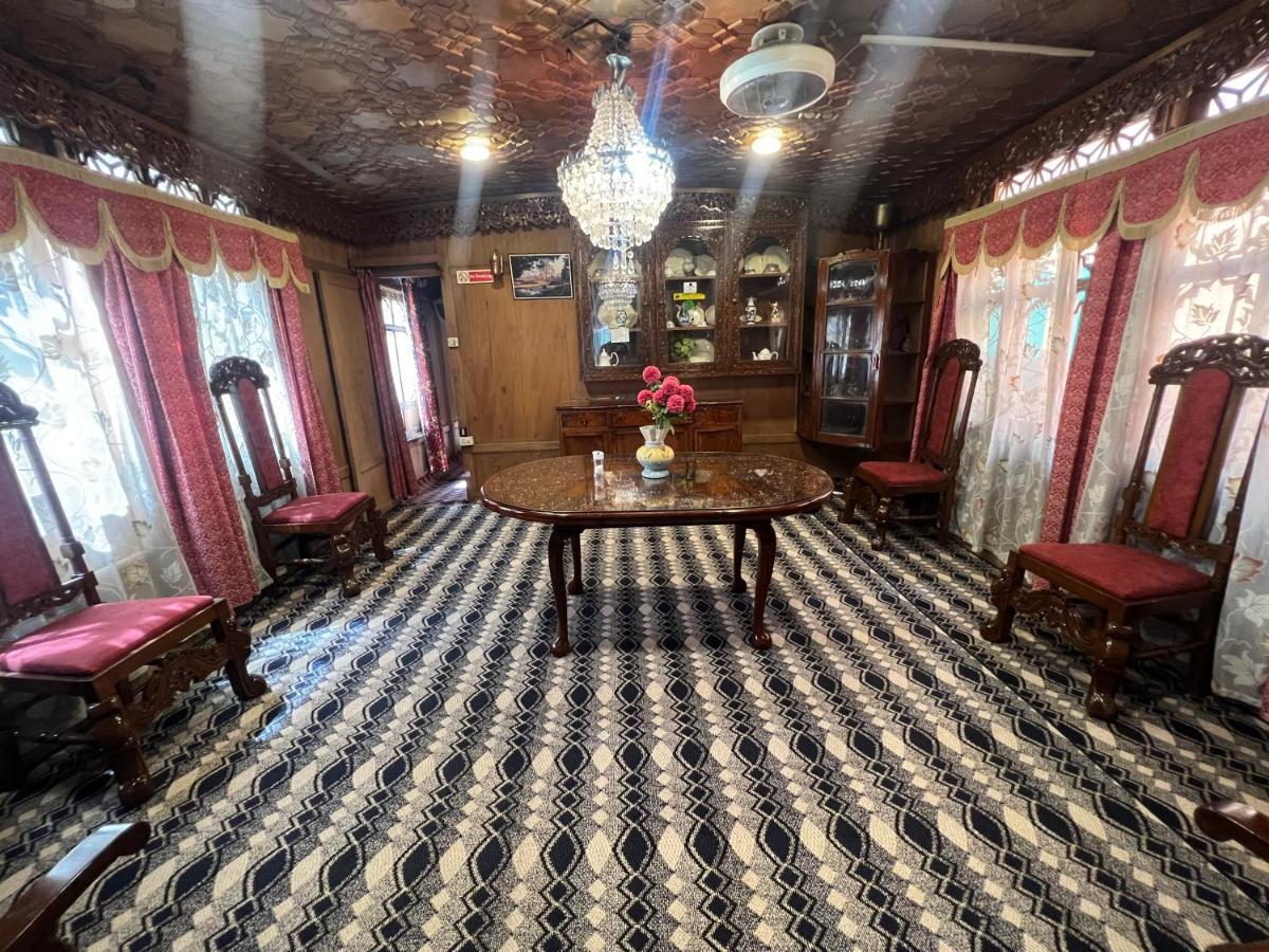 Aristotle Group Of Houseboats & Transportation Hotel Srinagar  Bagian luar foto
