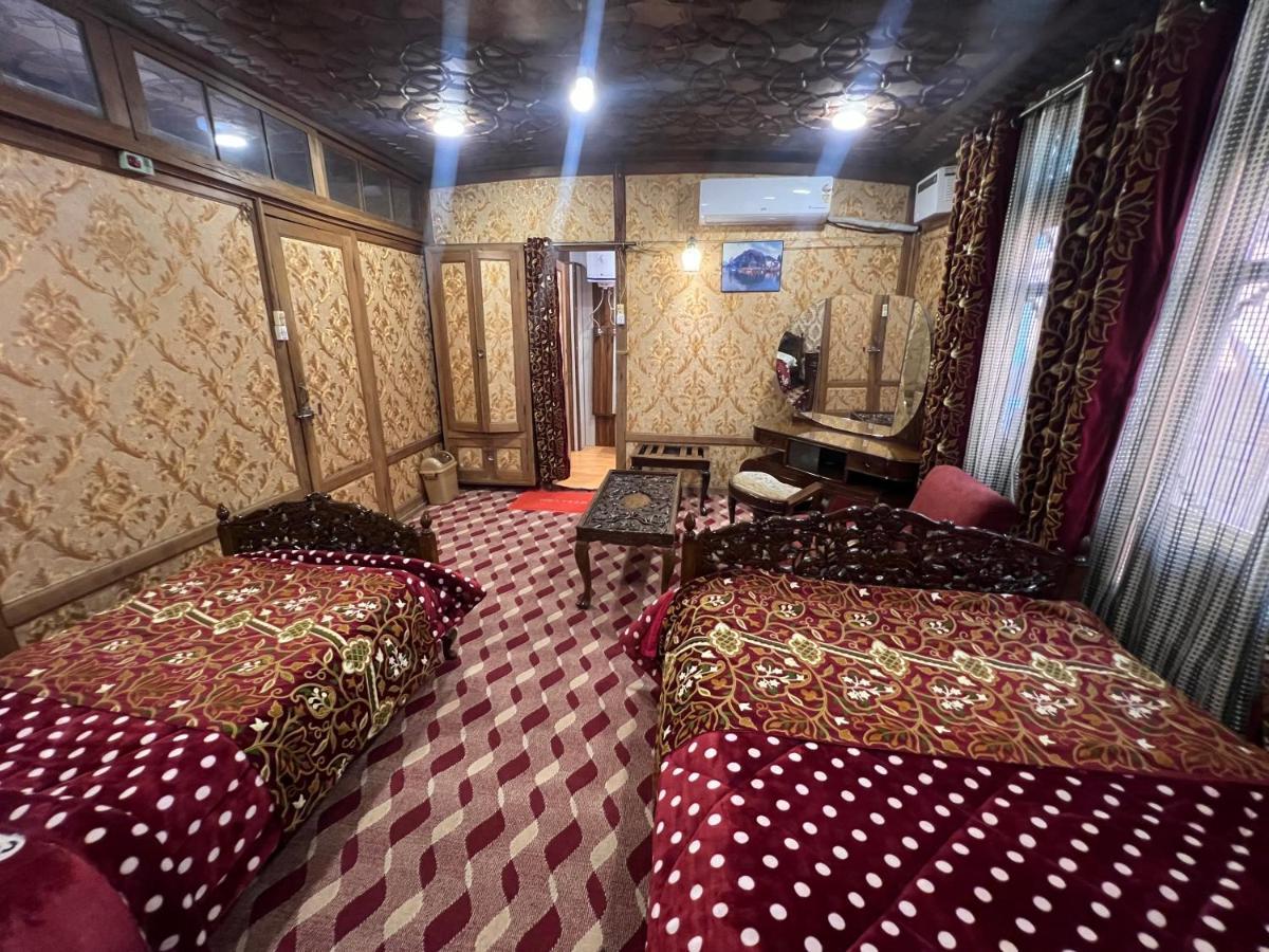 Aristotle Group Of Houseboats & Transportation Hotel Srinagar  Bagian luar foto