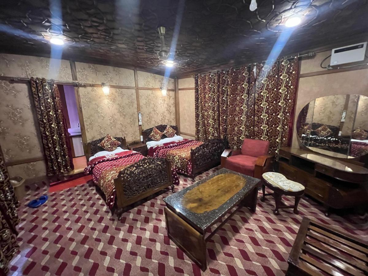 Aristotle Group Of Houseboats & Transportation Hotel Srinagar  Bagian luar foto