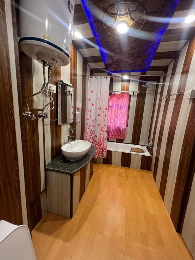 Aristotle Group Of Houseboats & Transportation Hotel Srinagar  Bagian luar foto