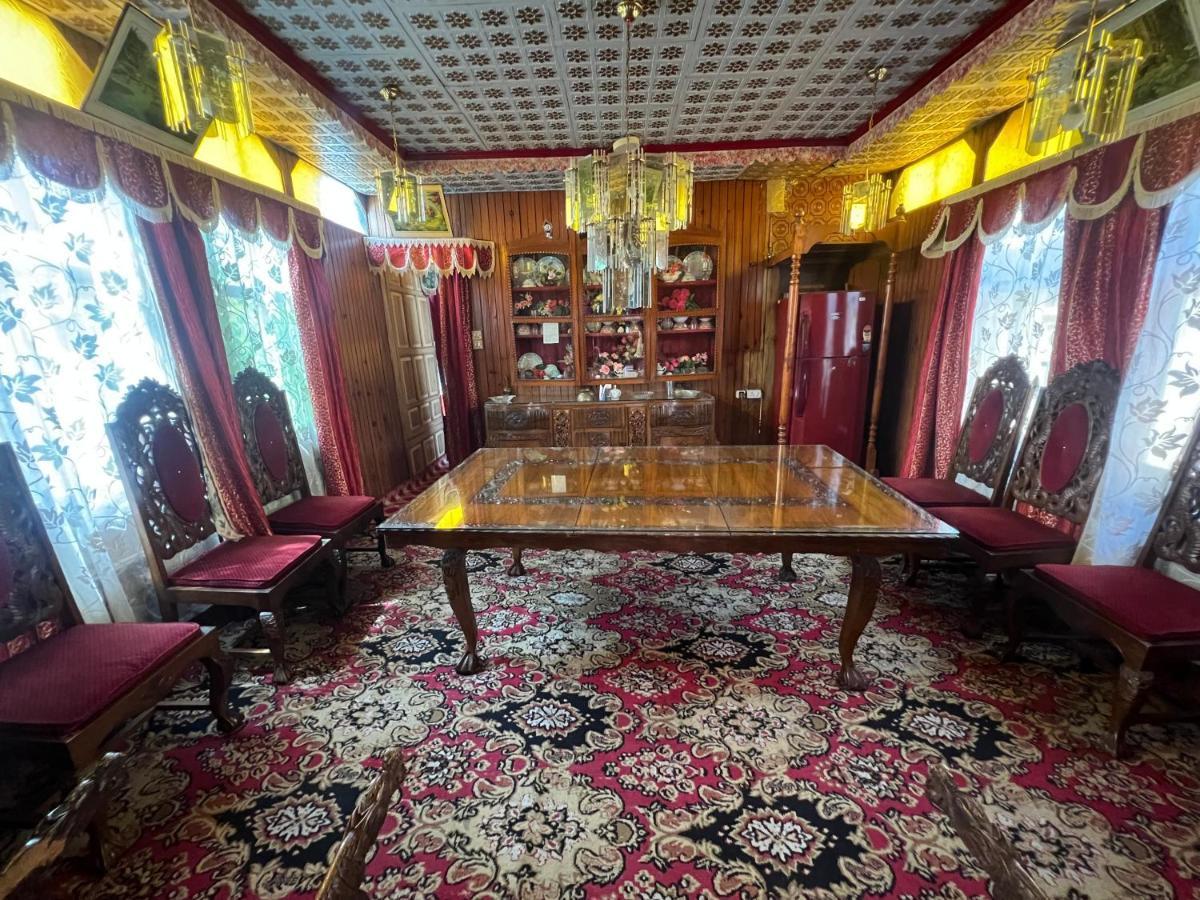Aristotle Group Of Houseboats & Transportation Hotel Srinagar  Bagian luar foto