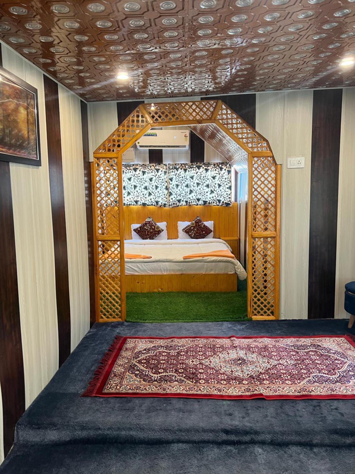 Aristotle Group Of Houseboats & Transportation Hotel Srinagar  Bagian luar foto